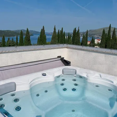Apartment Ivano With Pool & Jacuzzi Trogir Exterior photo