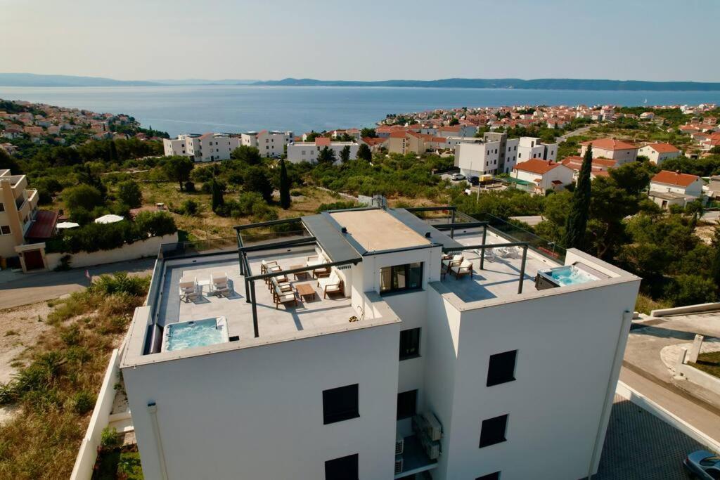 Ivano With Pool & Jacuzzi