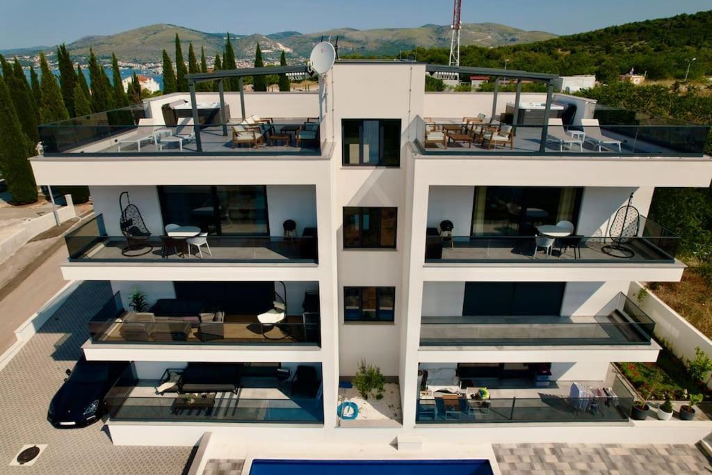 Ivano With Pool & Jacuzzi Apartment