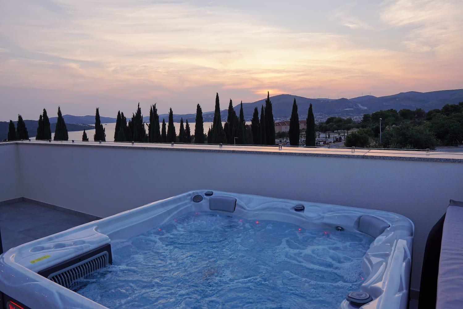 Ivano With Pool & Jacuzzi Apartment Trogir
